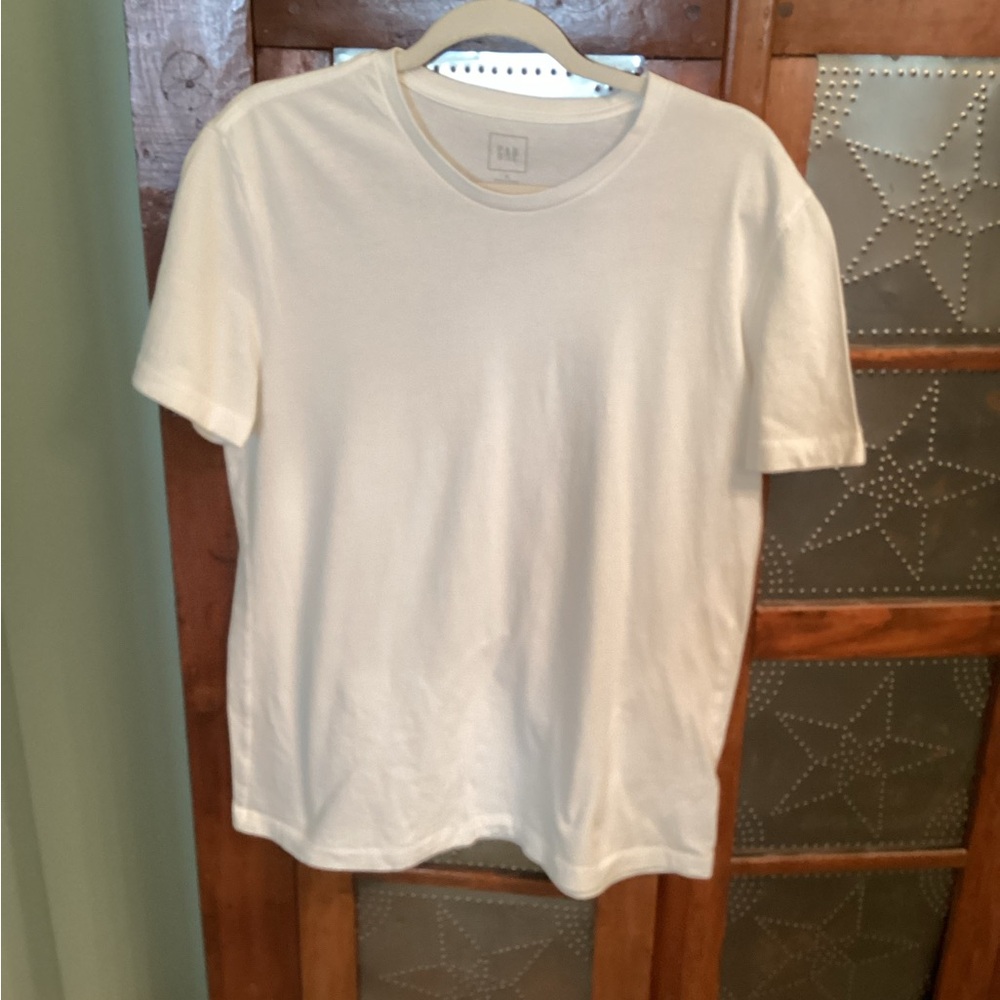 Men’s plain white t-shirt